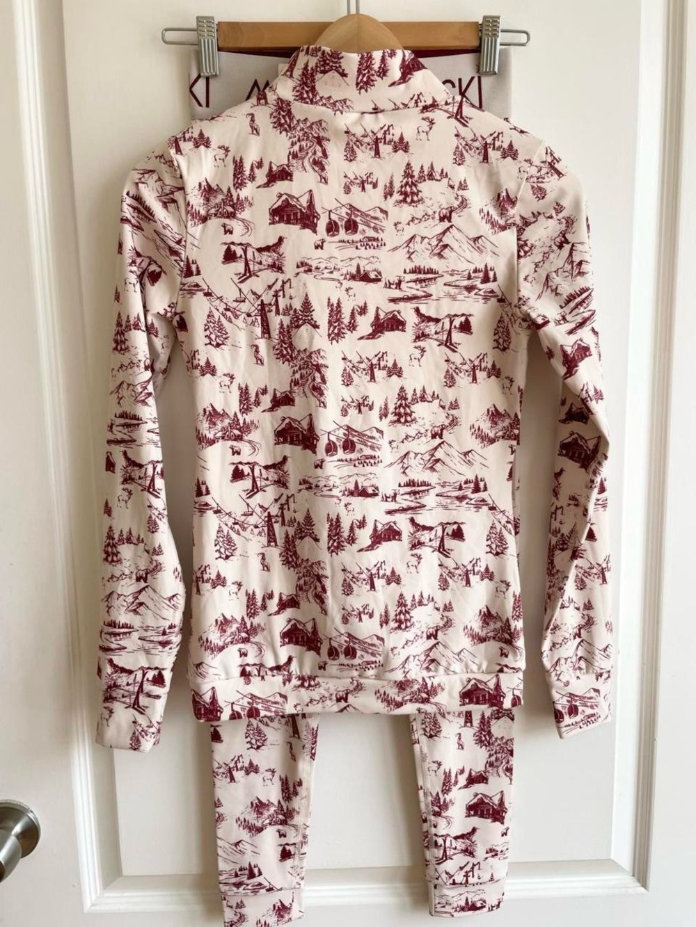 My Sunday Ski TOILE DE JOUY BASE LAYER SET In Cabernet Ski Base Layer NWT - Picture 2 of 8